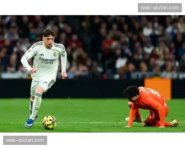 皇马4-1皇家社会,第30分钟卡雷拉禁区前传中,巴尔韦德接球调整后劲射破网