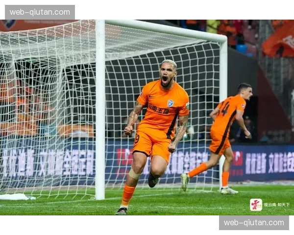 争议瞬间：都灵队快速反击进球，VAR复核后认定越位在先